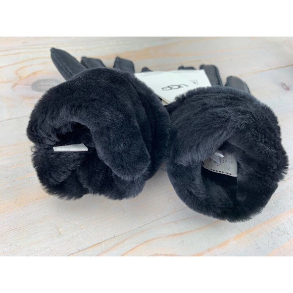 UGG black SHEEPSKIN EXPOSED SLIM TECH GLOVES WOMENS LARGE NWT - Picture 9 of 12